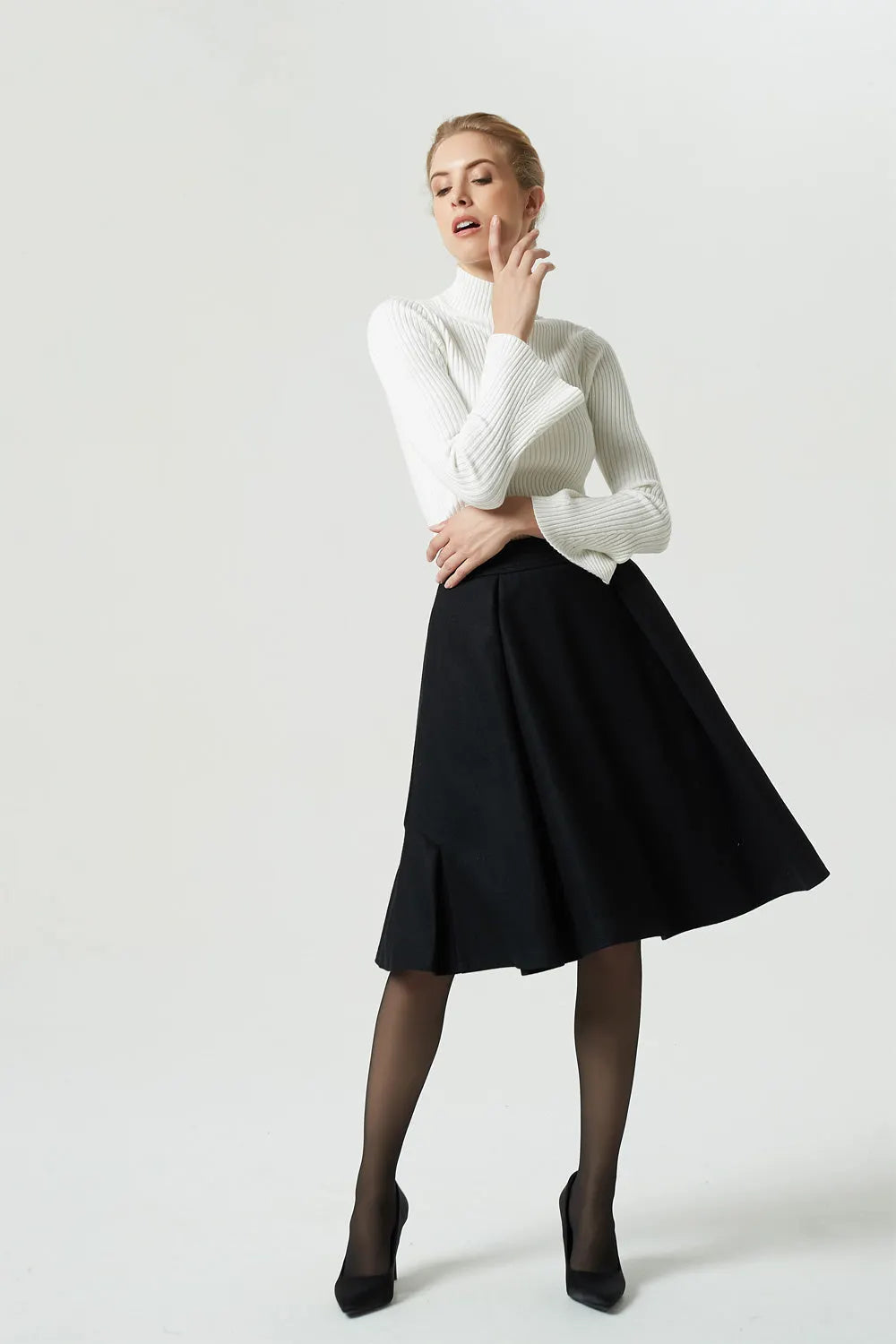 Black Wool Knee-Length Circle Skirt - Pleated A-Line Silhouette 1992