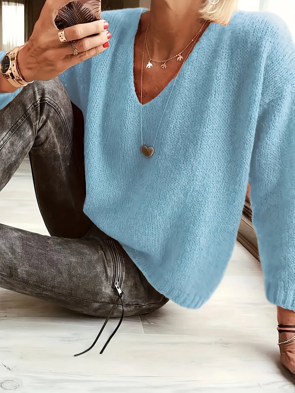LIANNE – PLUSH V-NECK SWEATER