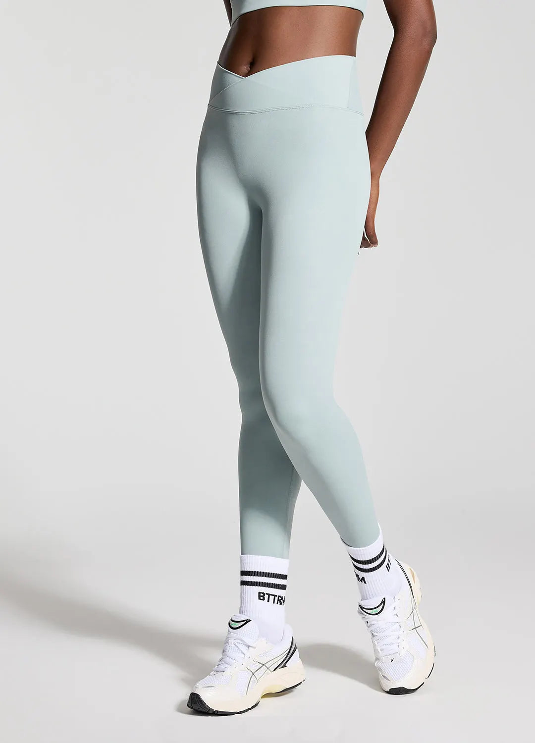 Sculpted V-Cut Scrunch Leggings for a Flattering, Contoured Fit