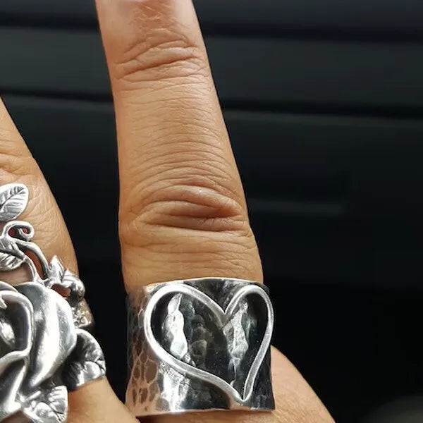 Silver Wide Band Heart Ring💕