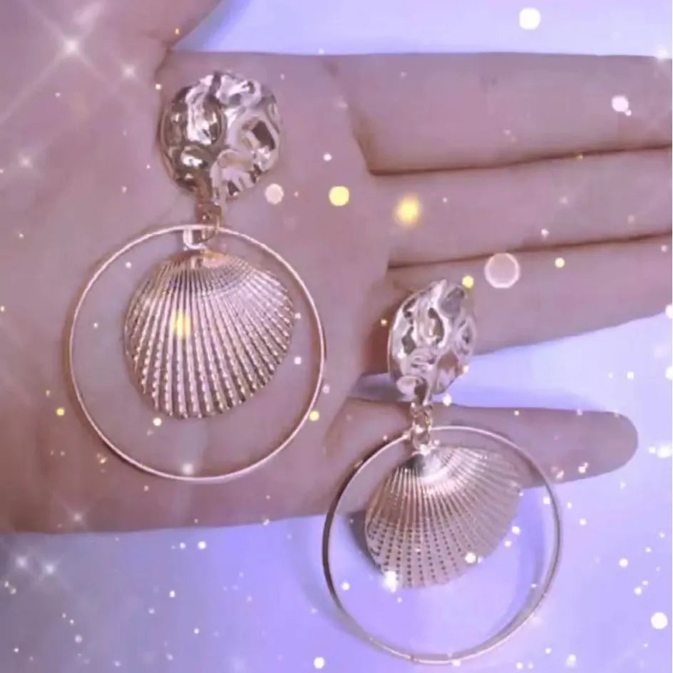 Gold Shell Hanging Earrings