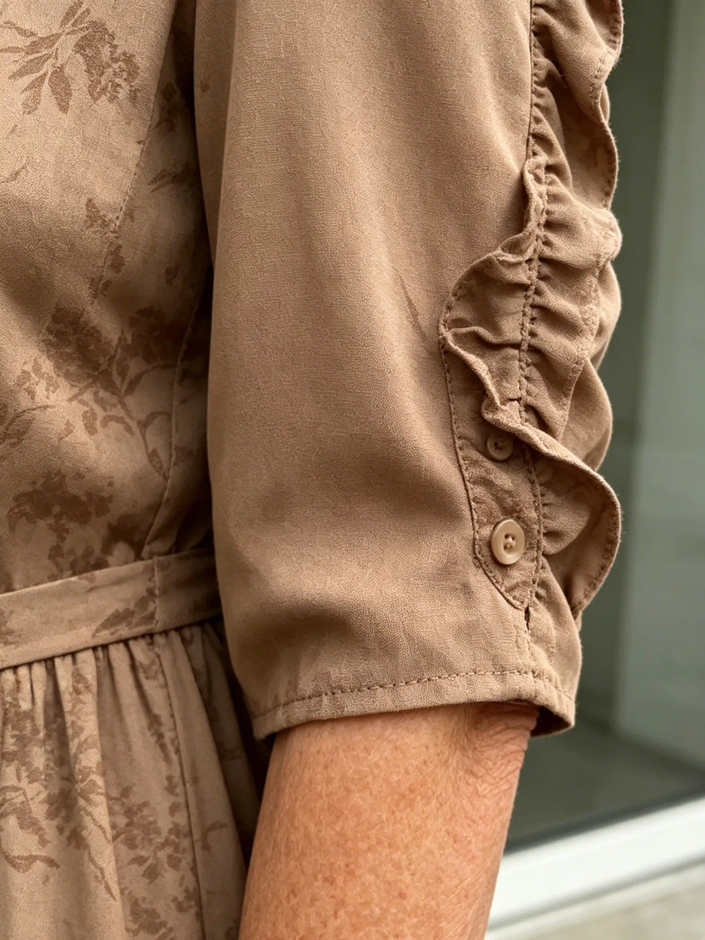 Coffee Brown Floral Print Midi Dress, Split Neck Button Front Ruffle 3/4 Sleeve Tie Waist Slimming Dress for Mature Wome