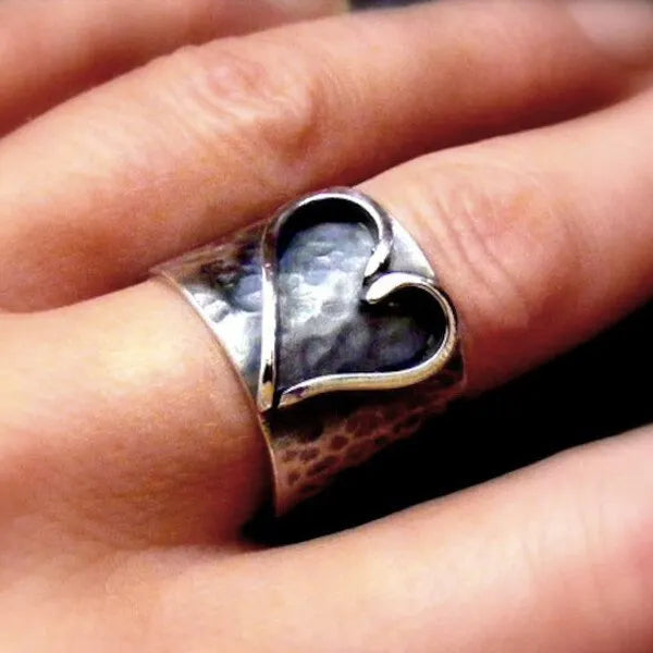 Silver Wide Band Heart Ring💕