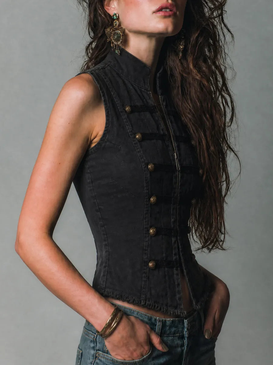 Statement Piece That Flatters – Vintage & denim