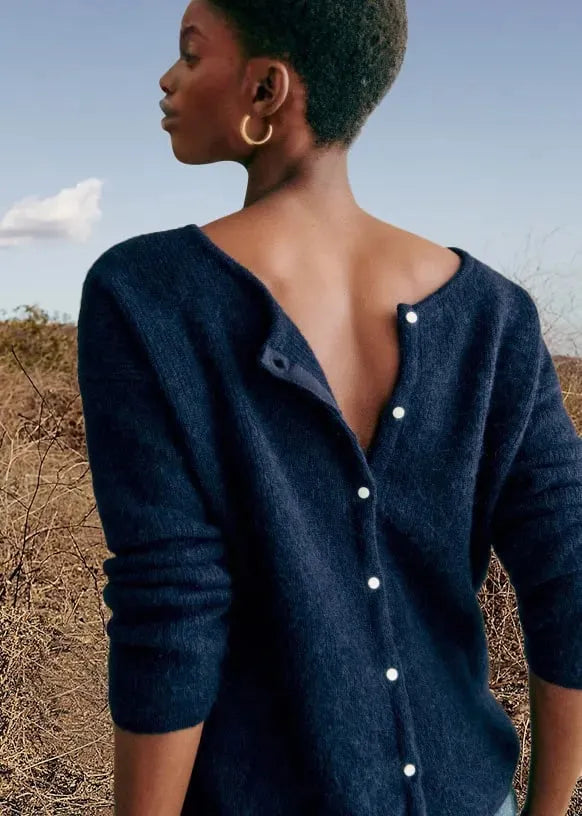 ELOISE – CLASSIC BUTTON-DOWN CARDIGAN