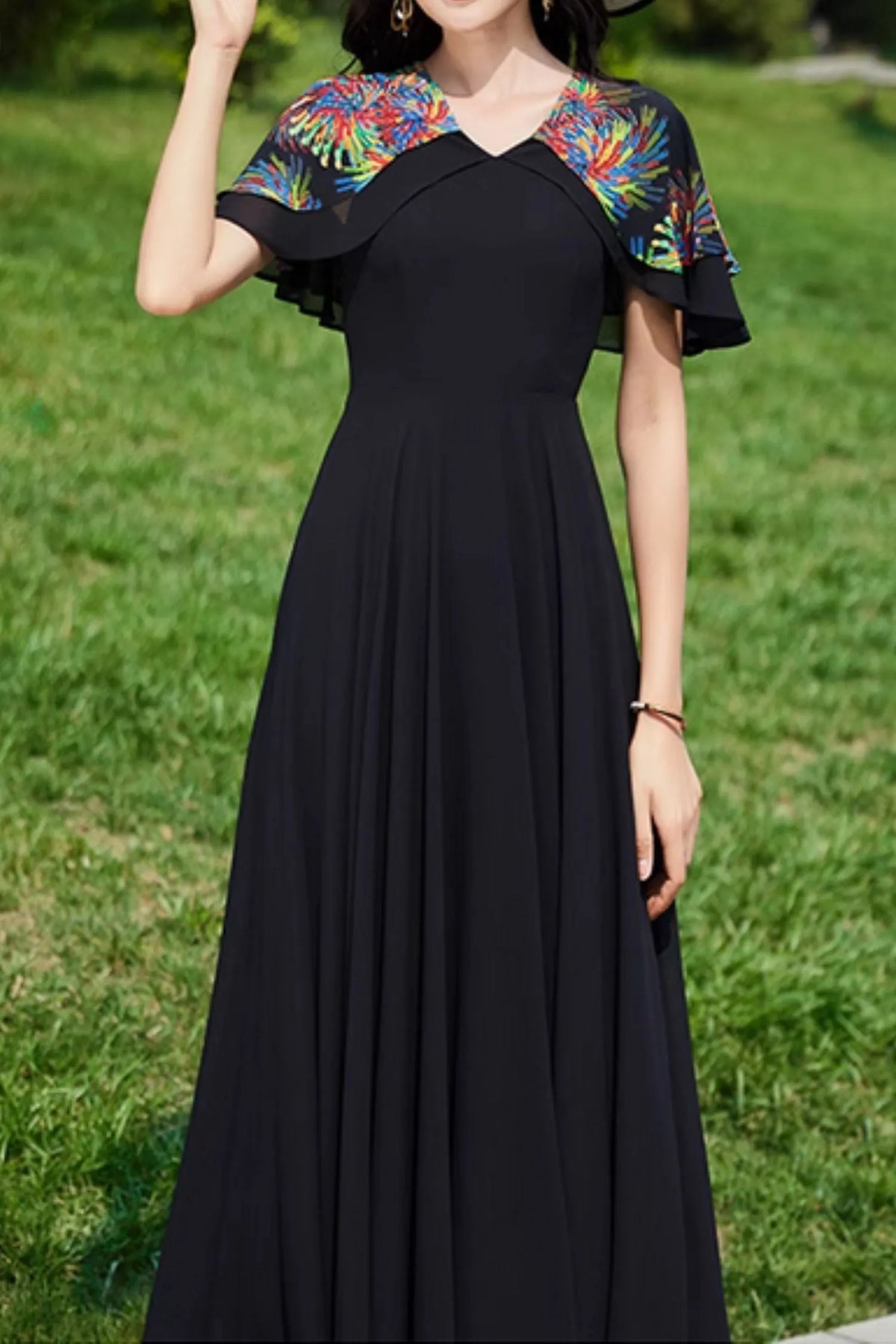 Black Polyester Maxi Dress - Printed Cape, V-Neck Swing Sleeve 4988