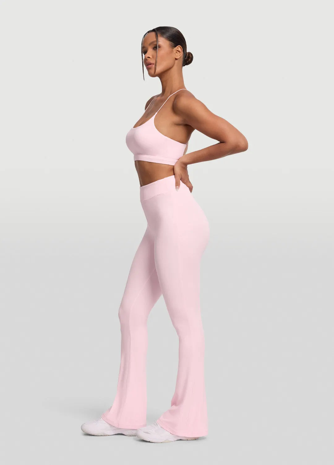 Chic High-Waisted Flared Leggings for a Sleek Silhouette