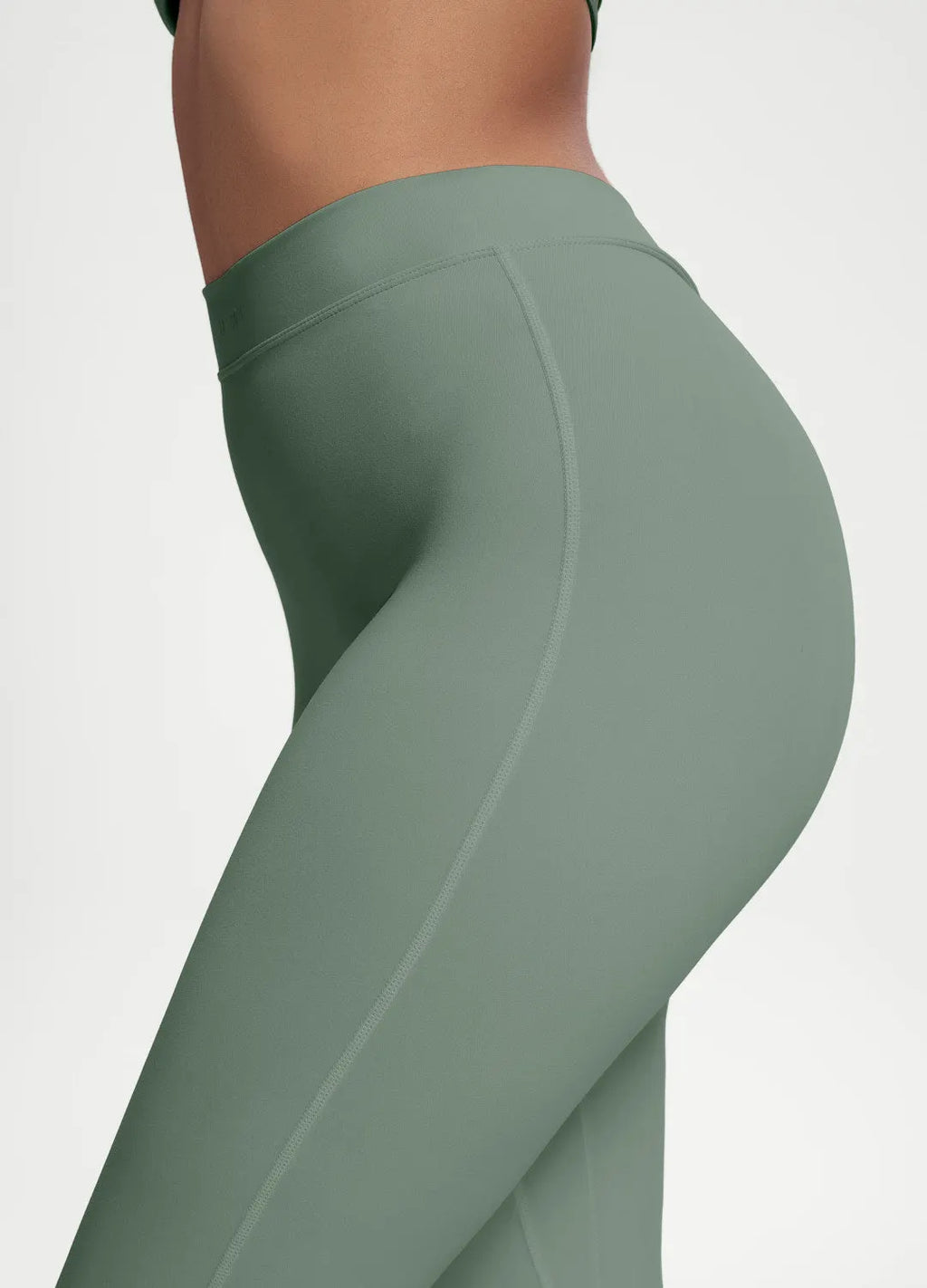 Scrunch-Back Flared Leggings with Sculpted Silhouette