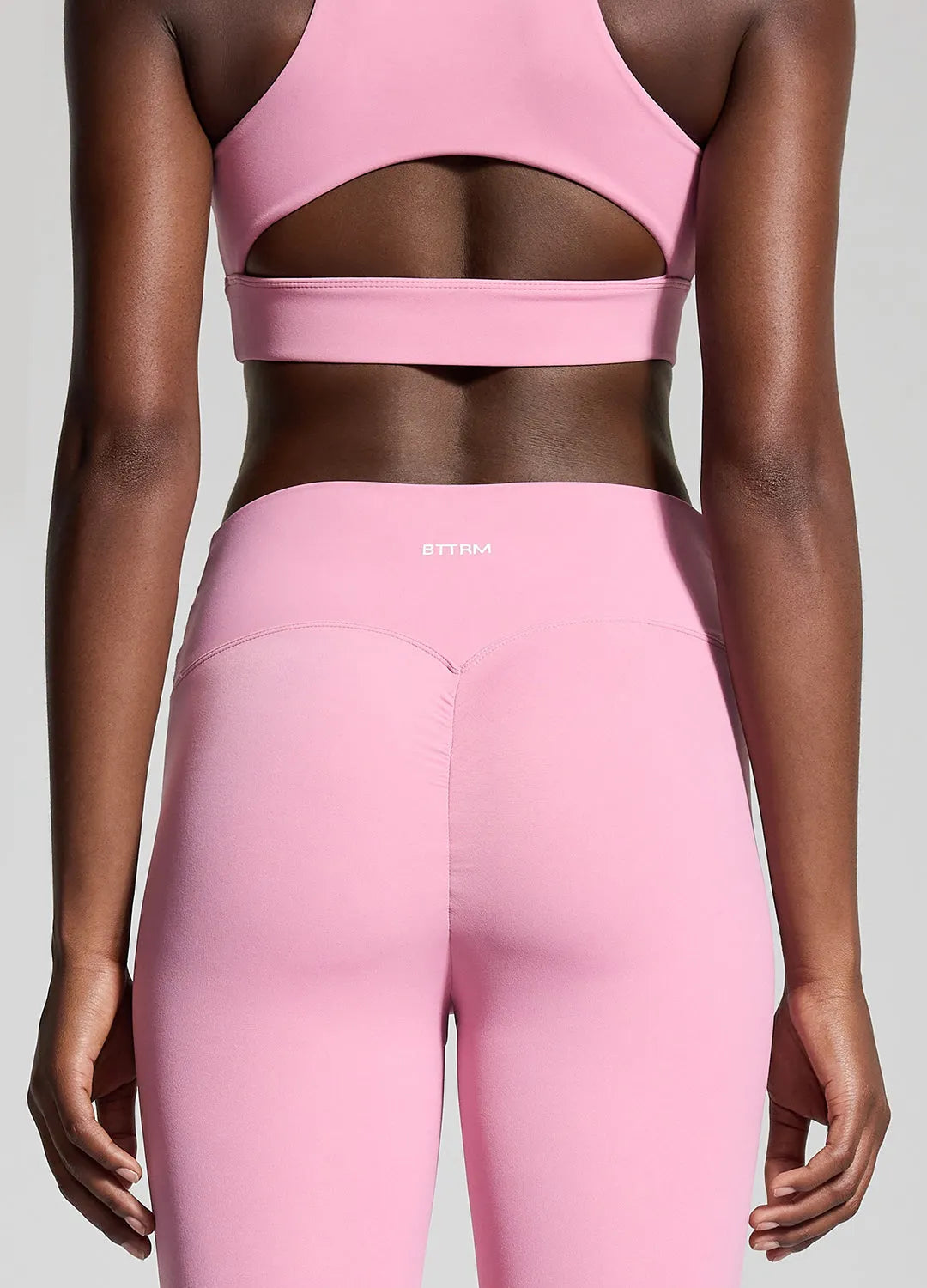V-Cut Scrunch Leggings - Contour-Fit for a Sculpted Silhouette