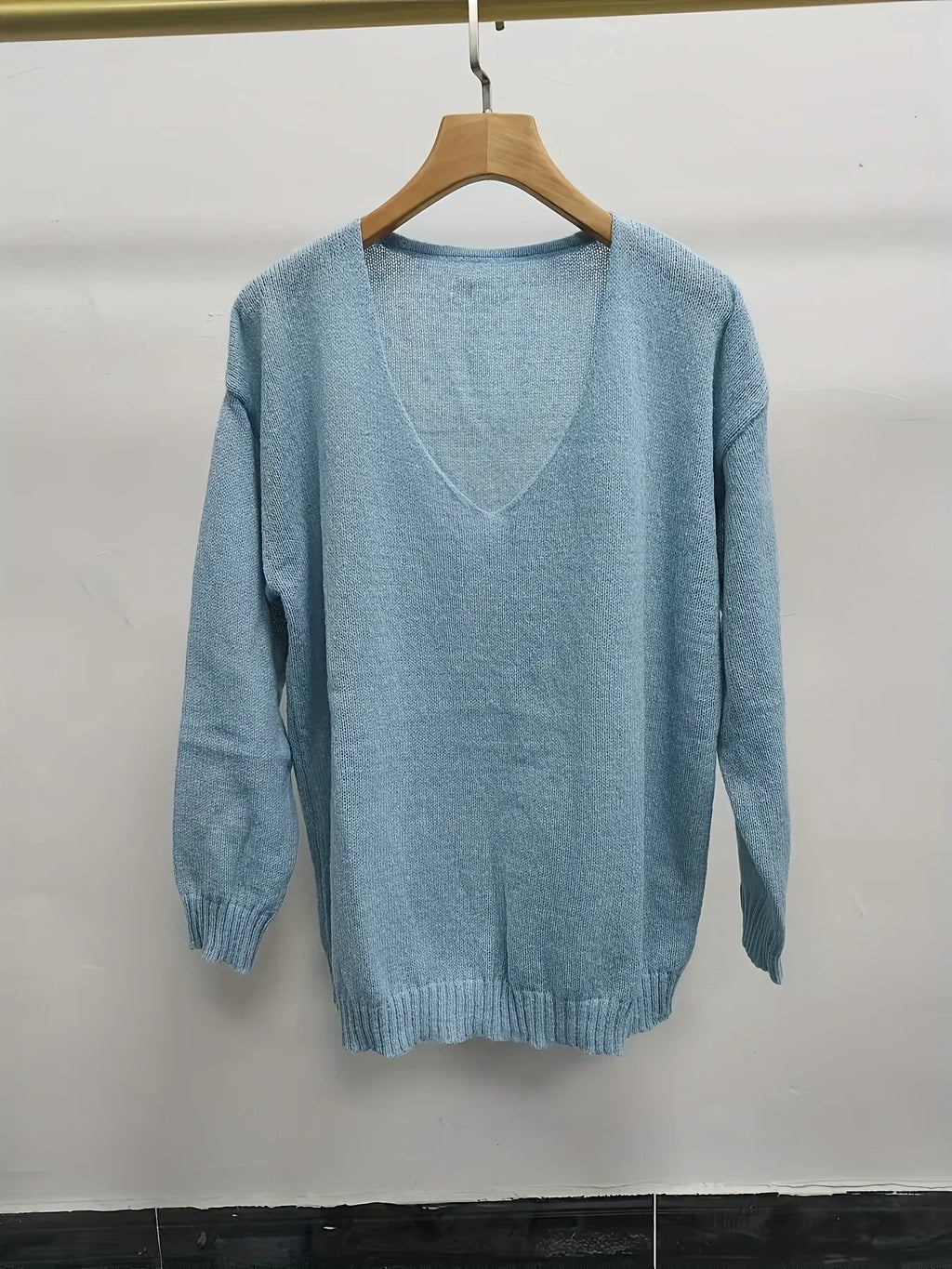 LIANNE – PLUSH V-NECK SWEATER