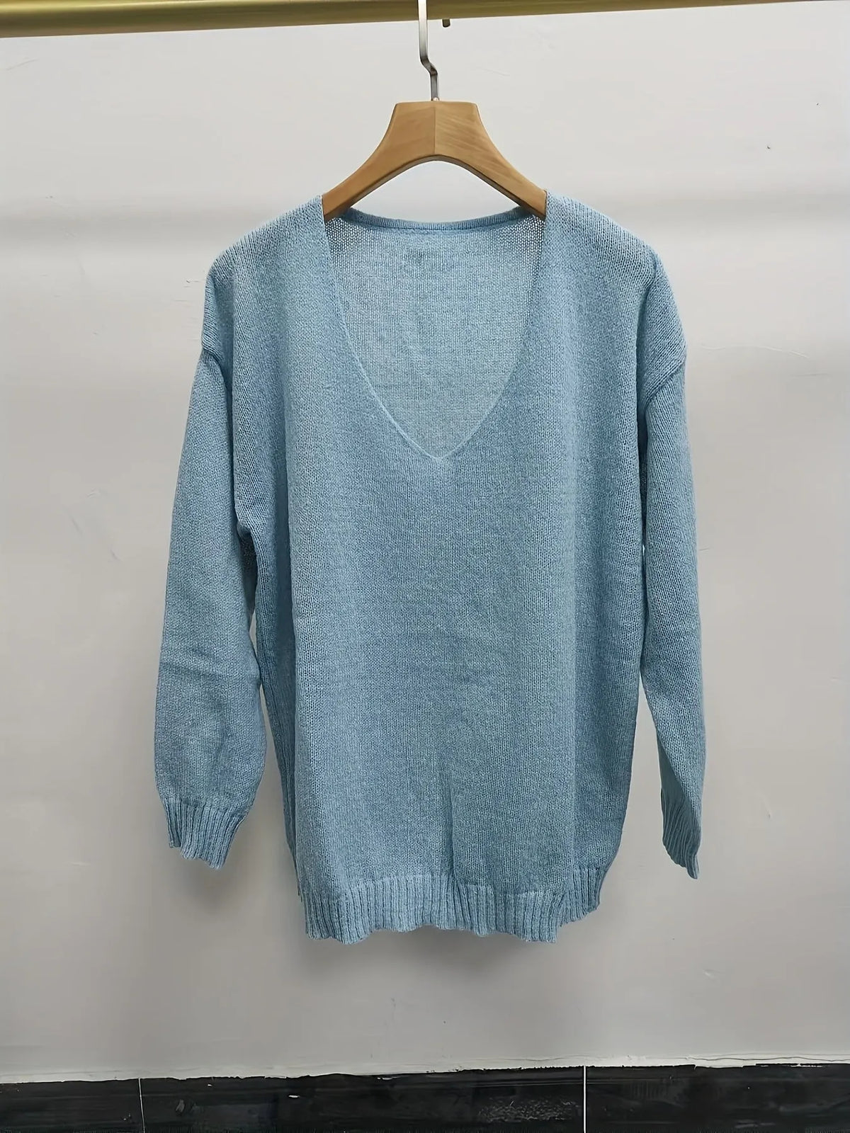 LIANNE – PLUSH V-NECK SWEATER