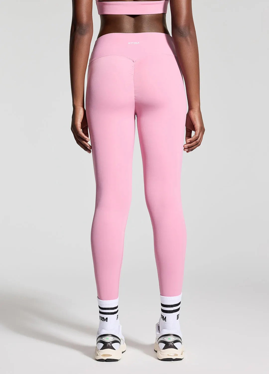 V-Cut Scrunch Leggings - Contour-Fit for a Sculpted Silhouette