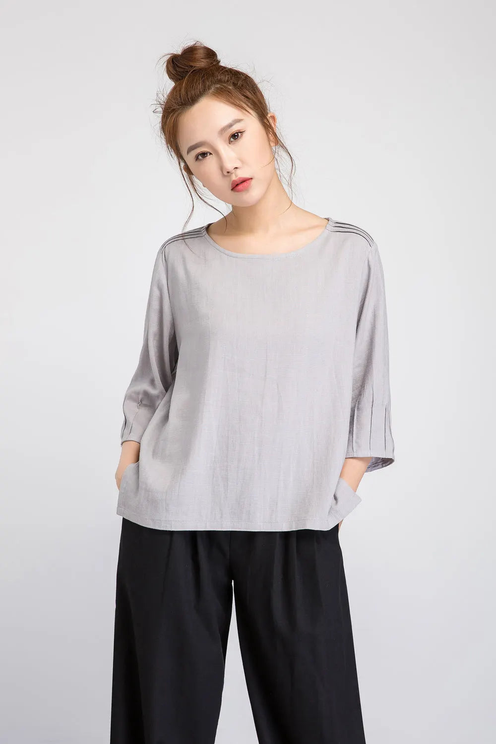 Loose linen top with boat neckline and 3/4 sleeve 1928#