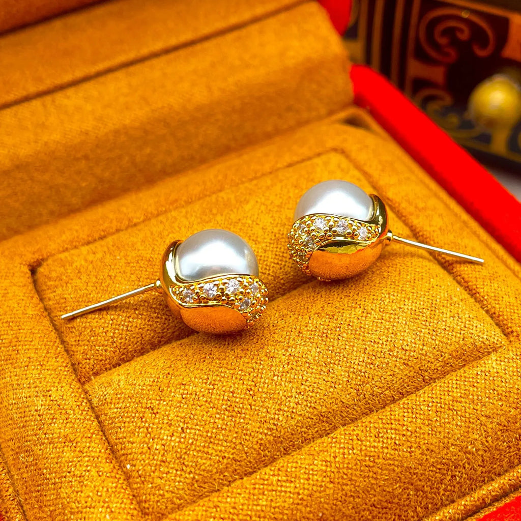 Micro inlaid zirconium lime pearl earrings
