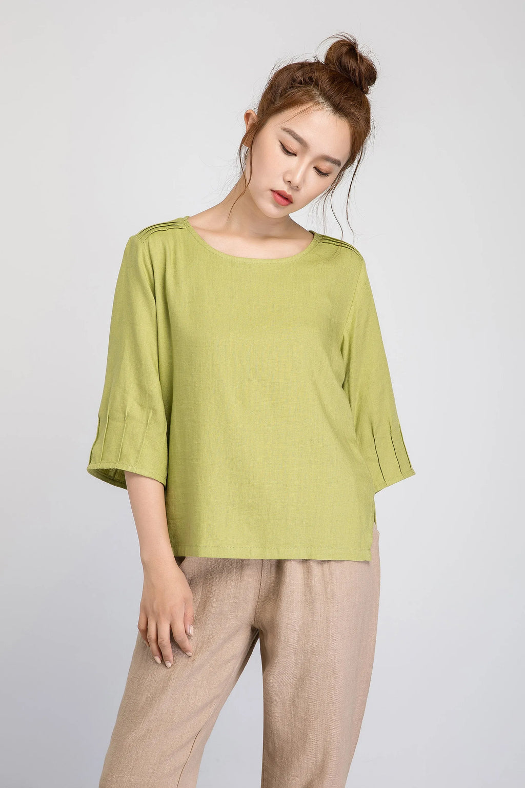 Loose linen top with boat neckline and 3/4 sleeve 1928#