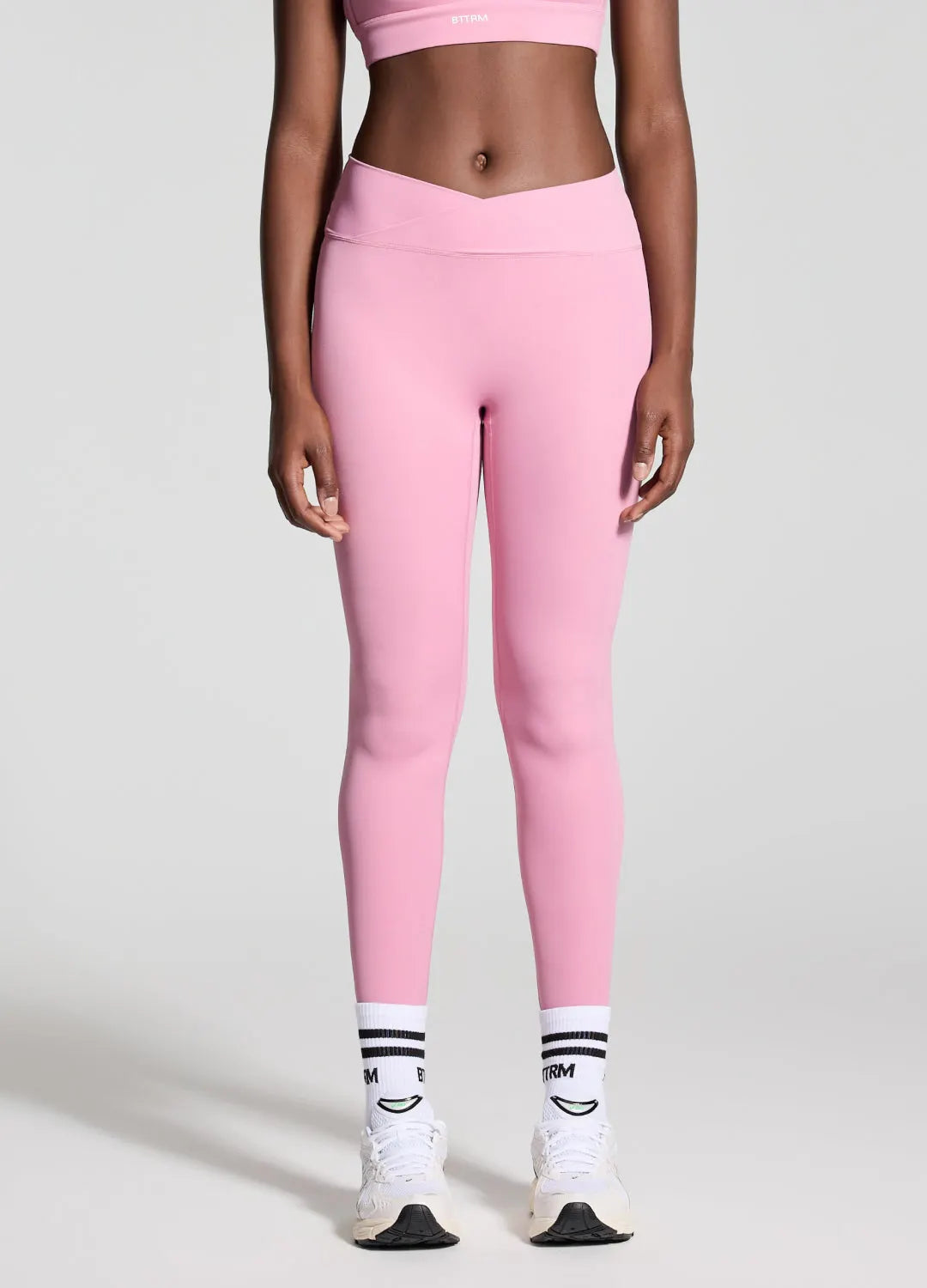 V-Cut Scrunch Leggings - Contour-Fit for a Sculpted Silhouette
