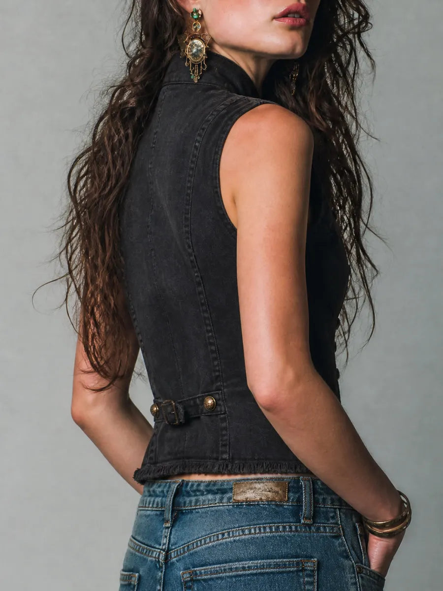 Statement Piece That Flatters – Vintage & denim