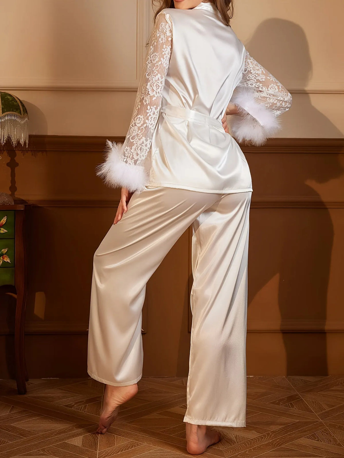 Lunaria | Lace-Trim Fuzzy Pajama Set
