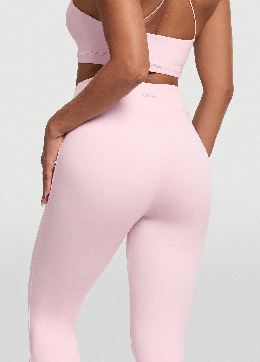 Chic High-Waisted Flared Leggings for a Sleek Silhouette