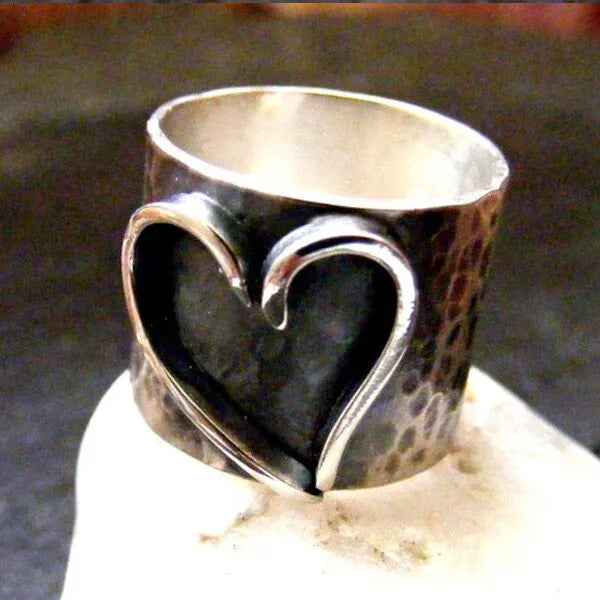 Silver Wide Band Heart Ring💕
